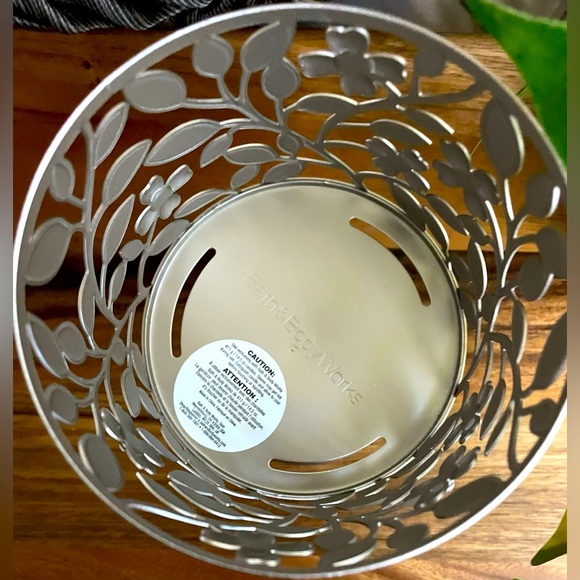 Beautiful Bath & Body Works 3-Wick Candle Holder, NWT! - Picture 4 of 6